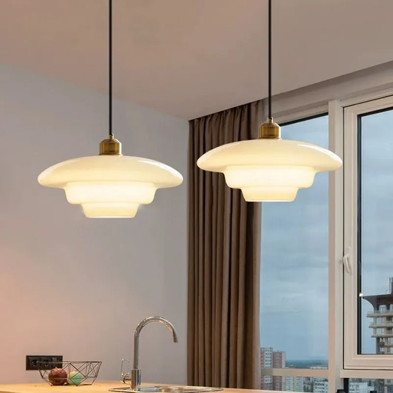 Nordische Glas-Pendelleuchte in Cremeweiß mit LED